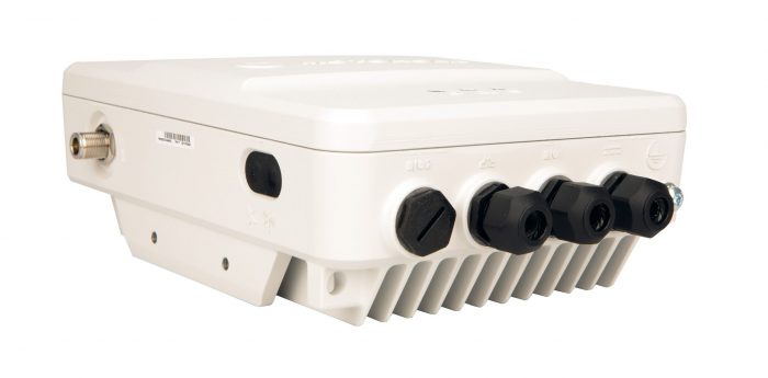 product_mototrbo_slr_1000_repeater_white_bottom_angled_left_view